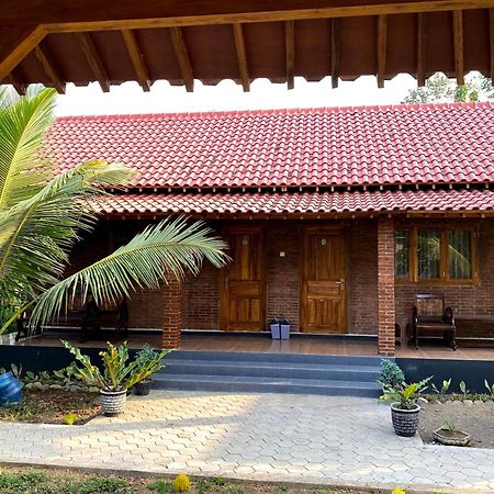 Adventure Turtle Homestay Meru Betiri Sarungan Exteriör bild